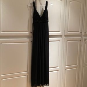 EUC Black gown. Size 5/6.